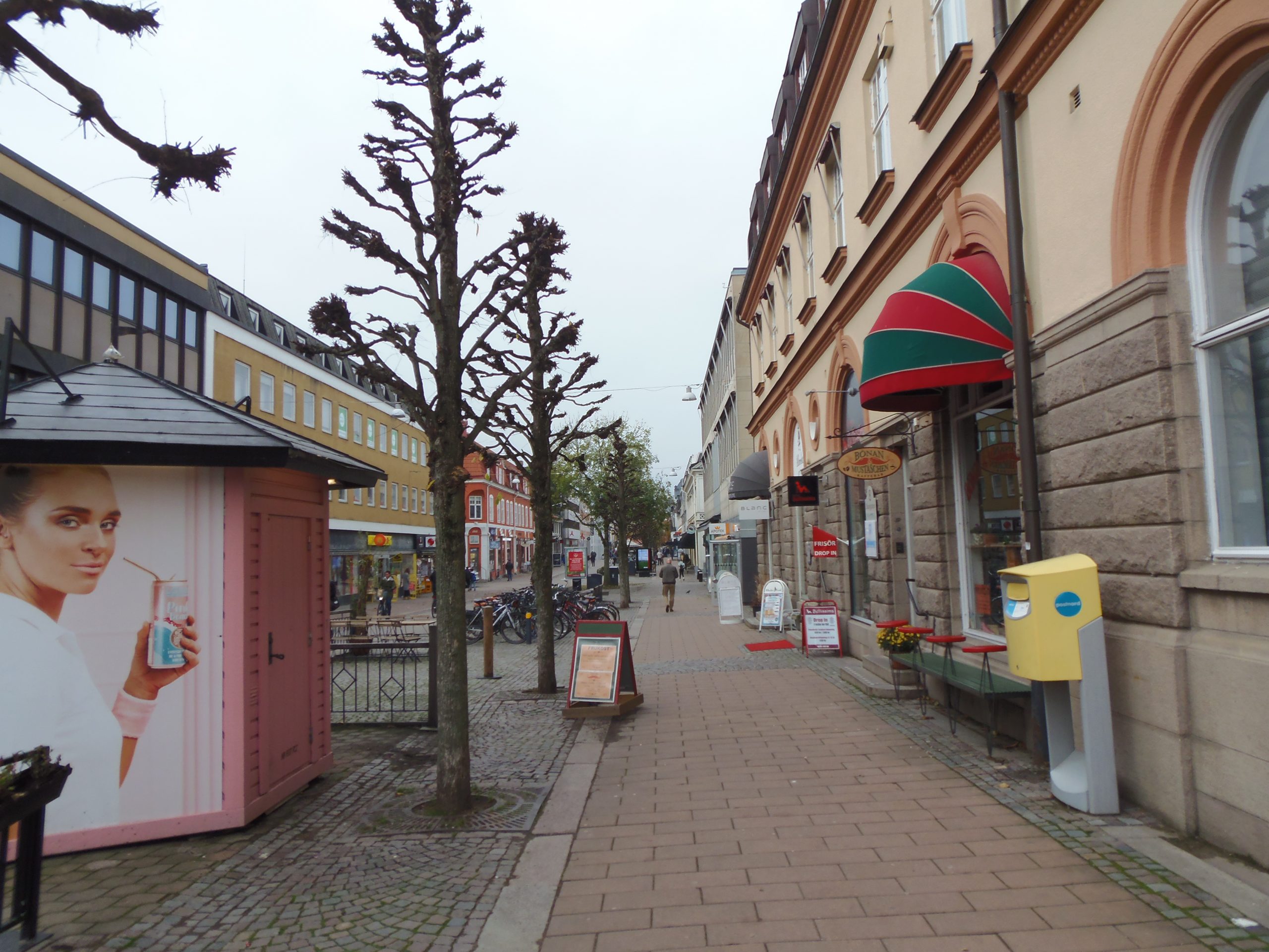Innenstadt von Växjö. Besuch aus Deutschland hat jedes Mal die saubere Stadt bewundert. Nach Karlsruhe sind wir die letzten Jahre überhaupt nicht mehr gerne gegangen. (Überfremdungsgefühl, Unsicherheit usw.)